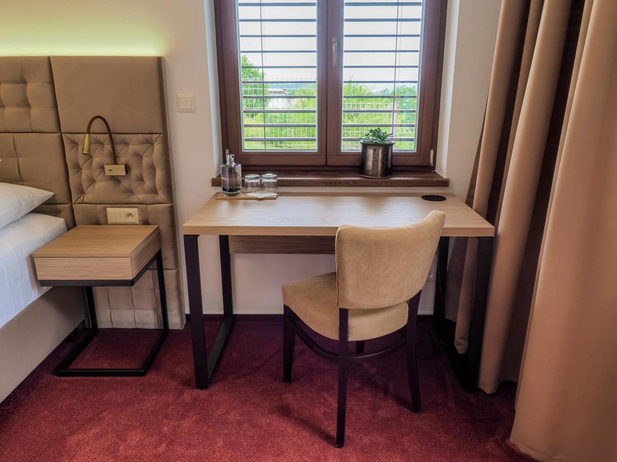 Hotel Cvilin Кърнов Екстериор снимка