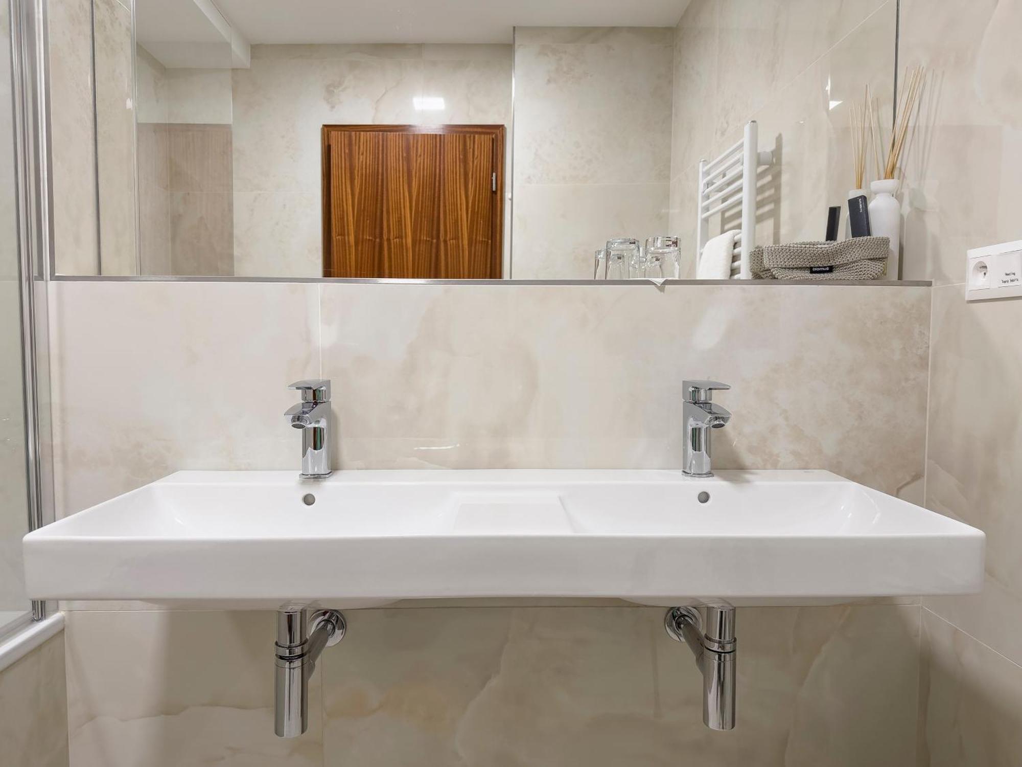 Hotel Cvilin Кърнов Екстериор снимка