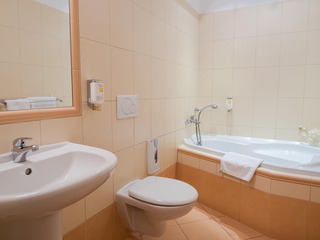 Hotel Cvilin Кърнов Екстериор снимка