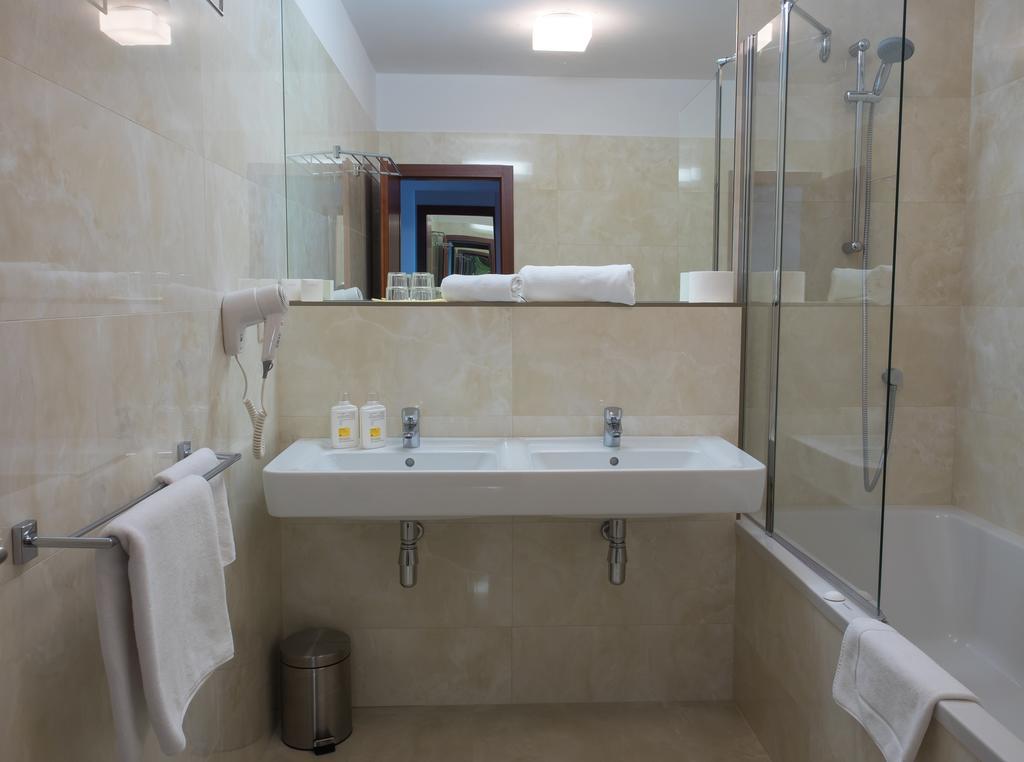 Hotel Cvilin Кърнов Екстериор снимка