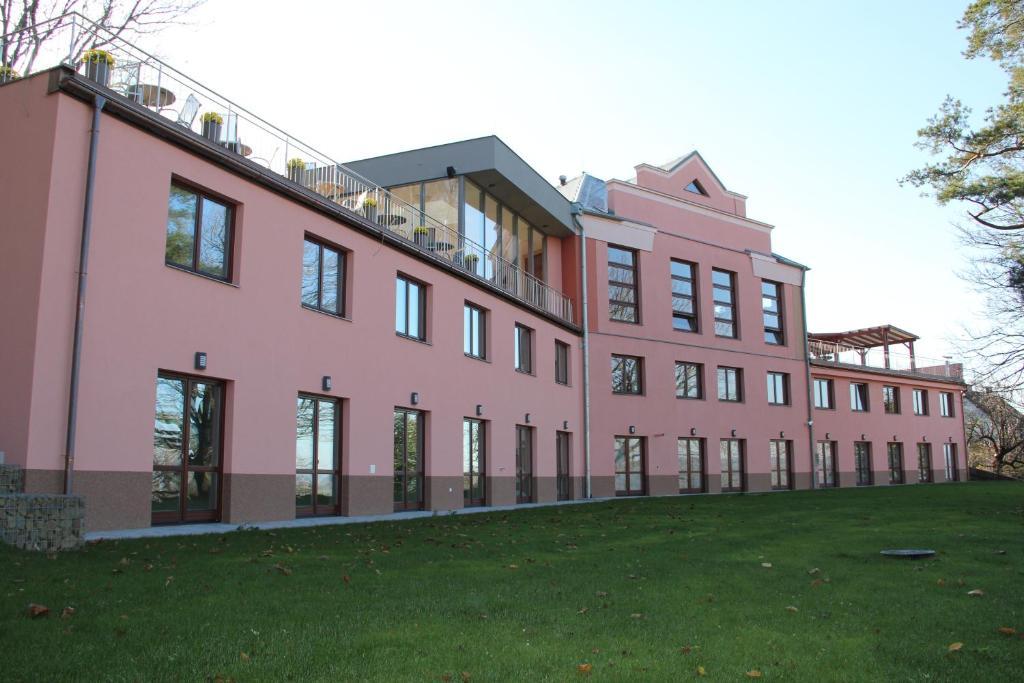 Hotel Cvilin Кърнов Екстериор снимка