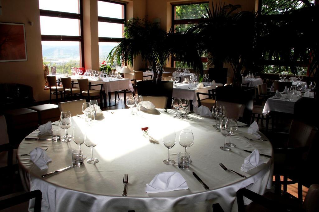 Hotel Cvilin Кърнов Екстериор снимка